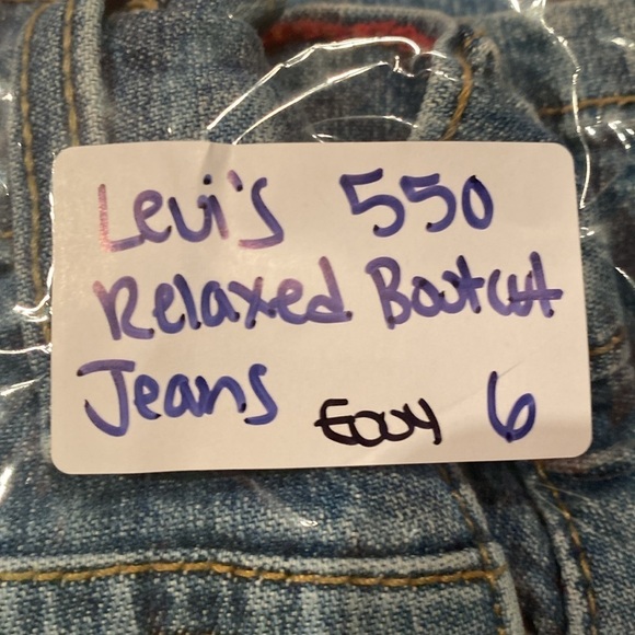 Levi’s 550 Classic Relaxed Boot Cut Blue Jeans Size 6 - Picture 6 of 6